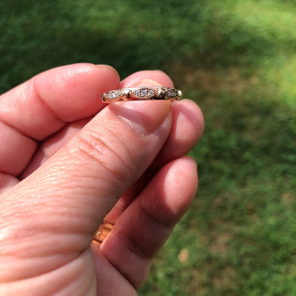 Flash sale 🌺Beautiful 10k Rose gold diamond band🌺 PRICE FIRM - Picture 3 of 8